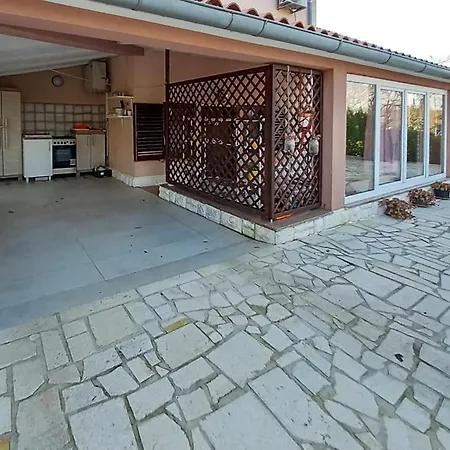 1 Bedroom Awesome In Lejlighed Pavicini